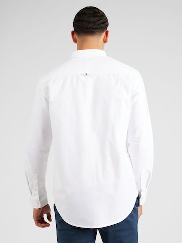 Coupe regular Chemise Tommy Jeans en blanc