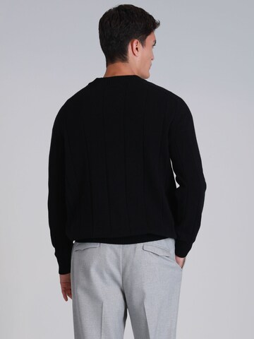 Lufian Sweater in Black