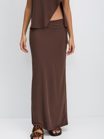 Pull&Bear Skirt in Brown: front