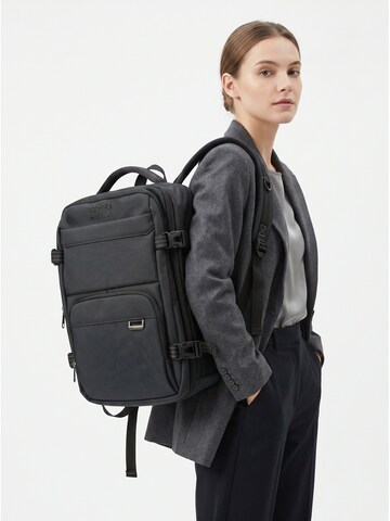 Zaino 'Zaino Coveri unisex poliestere 100% - Chiusura zip e tasche laterali' di Coveri Collection in nero