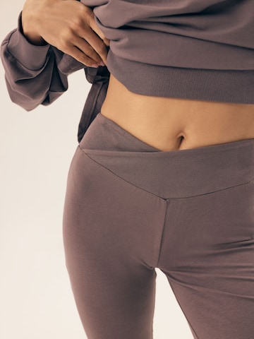 ESOTIQ - Acampanado Pantalón 'Haushose Baumwolle Mix bequem weites Bein elastischer Bund Ray' en lila