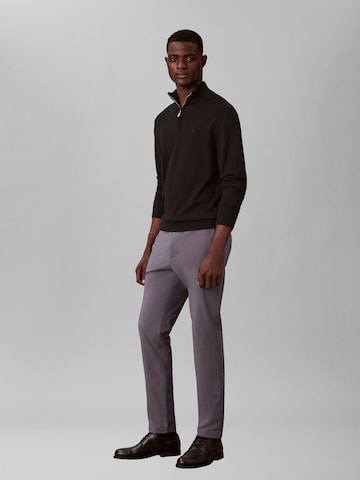 pilka Calvin Klein Prigludęs „Chino“ stiliaus kelnės