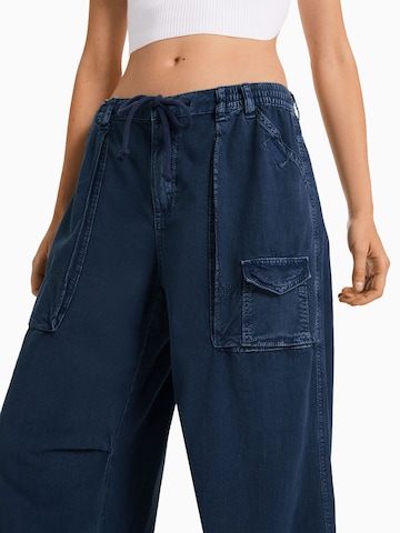 Loosefit Pantalon cargo Bershka en bleu