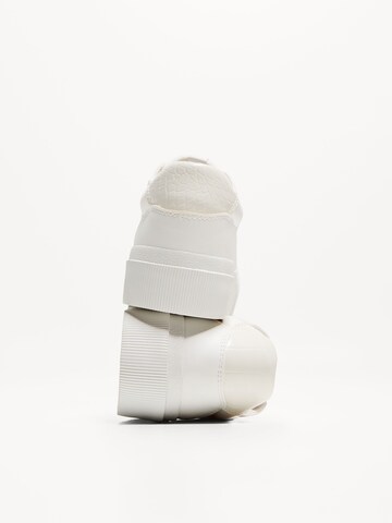 Sneaker bassa di Bershka in bianco