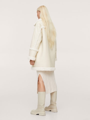 MANGO Zimný kabát 'Caribe' - biela