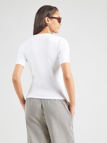 GAP Футболка в Белый