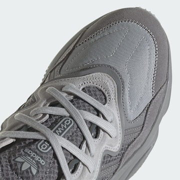 ADIDAS ORIGINALS - Calzado deportivo 'Ozweego' en gris