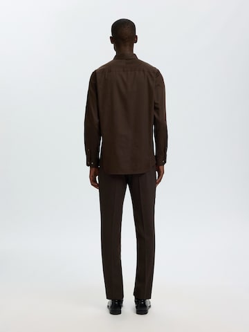 SELECTED - Ajuste estrecho Camisa en marrón