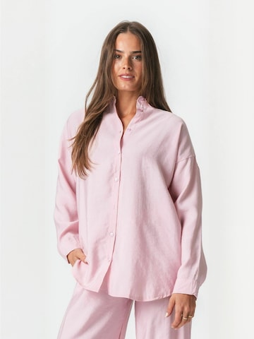 TEESHOPPEN - Camisa ' Mia ' em vermelho: frente
