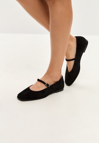 CESARE GASPARI Strap ballerina in Black