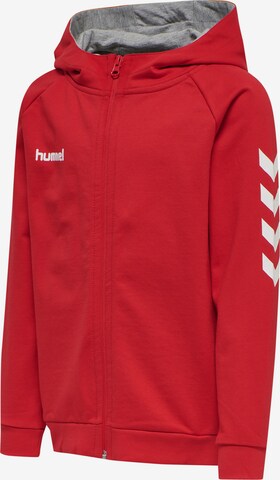 Hummel Sportsweatjacke in Rot