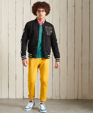 Coupe slim Pantalon chino Superdry en jaune