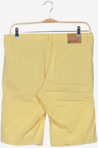 BOSS Shorts 34 in Gelb