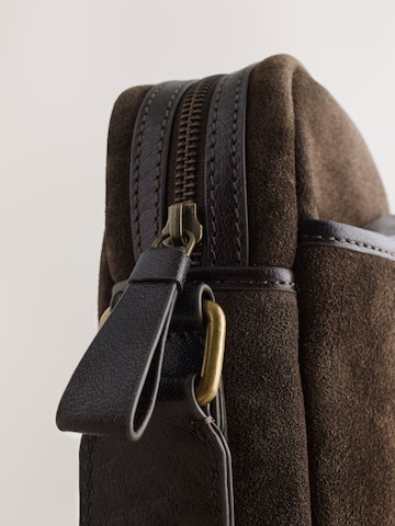 Next Axelremsväska i brun