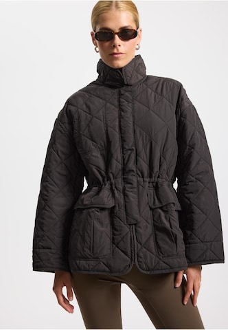 Veste mi-saison 'Lyon' rethinkit studios en noir : devant