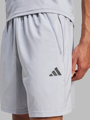 ADIDAS PERFORMANCE Normalny krój Spodnie sportowe 'Train Essentials' w kolorze szary