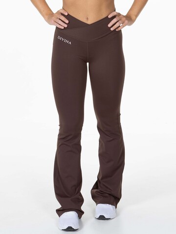 Divina Flared Sporthose in Braun: Vorderseite