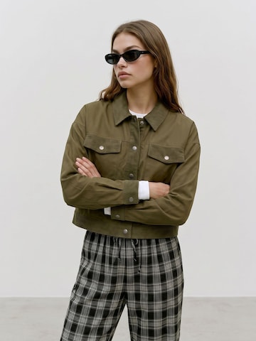 Veste mi-saison 'CECILIE' VERO MODA en vert : devant