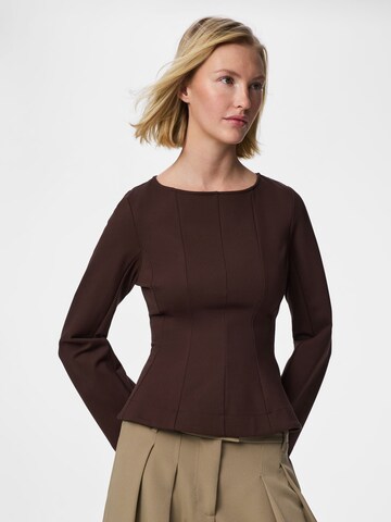 Chemisier 'PCGunhild' PIECES en marron : devant