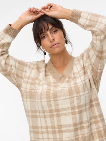 Vero Moda Curve Pullover 'VMCGOLD' in Silber