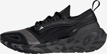 ADIDAS BY STELLA MCCARTNEY - Sapatilha de corrida 'Ultraboost Light' em preto: frente