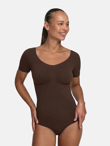 Body modellante 'T-Shirt Bodysuit Sculpting Shapewear mit String' di cfab (formerly creamy fabrics) in marrone: frontale