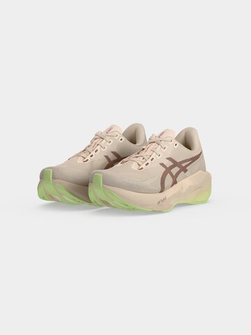 Chaussure de course 'Novablast 6' ASICS en beige