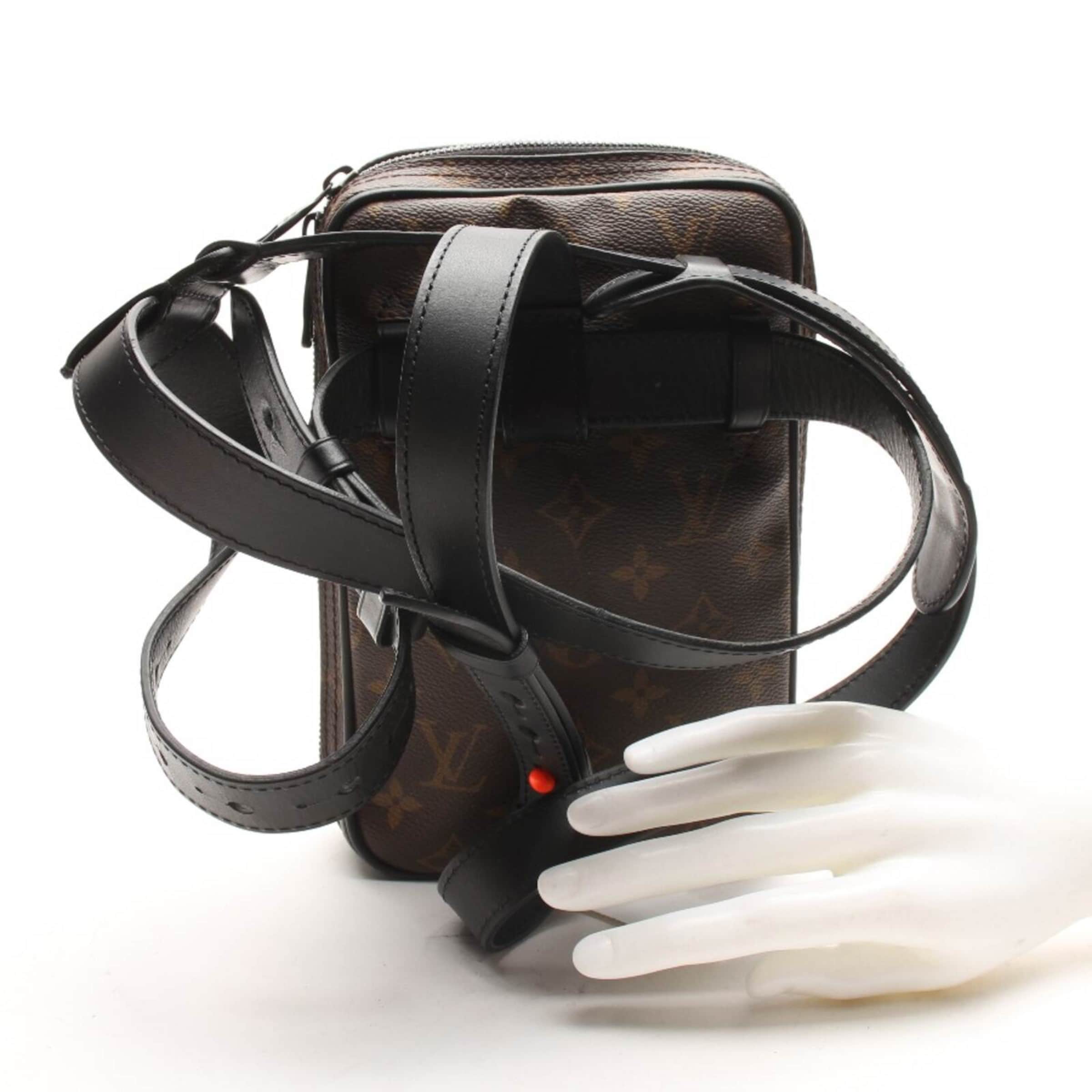 Louis Vuitton Bag in One size in Brown