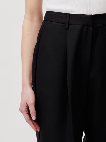 Loosefit Pantalon à plis 'Simona' LeGer by Lena Gercke en noir