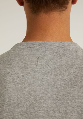 CHASIN' Shirt 'Base-B' in Grey