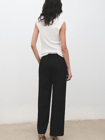 Regular Pantaloni cu dungă 'PAU' de la MANGO pe negru
