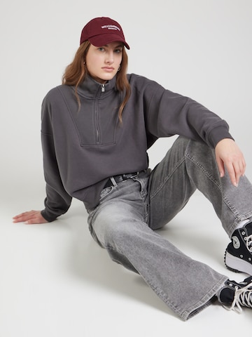 HOLLISTER Sweatshirt in Grey: front