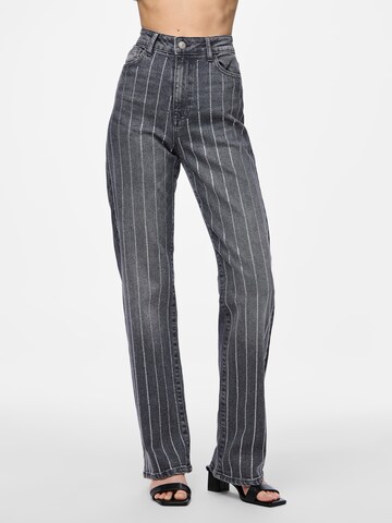 PIECES regular Jeans 'Siffi' i grå: forside