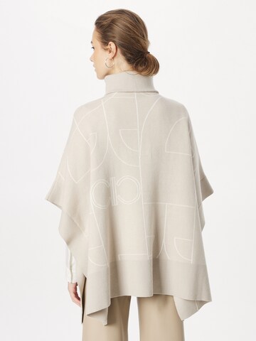 comma casual identity Cape in Beige