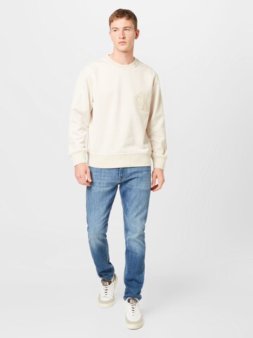 Calvin Klein Jeans Collegepaita 'Chenille' värissä beige