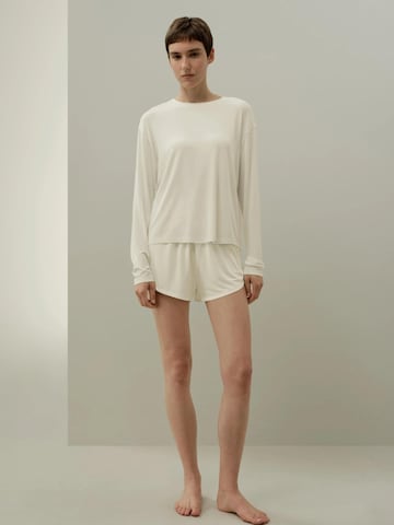 Maglietta 'Seide Breeze Jersey Entspanntes Lounge Top' di Lilysilk in bianco