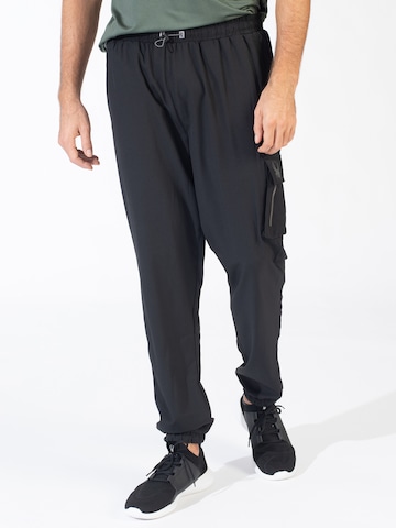 Regular Pantaloni sport de la Spyder pe negru: față