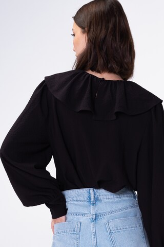 Aligne Blouse in Black