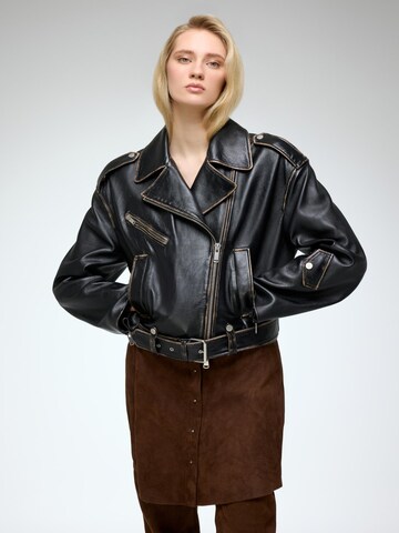 V S P Winter Jacket 'Anya' in Black: front