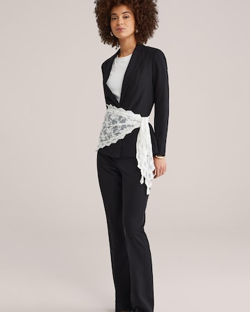 WE Fashion Разкроени Панталон с ръб в черно