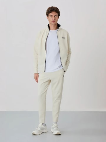Survêtement Tommy Life en beige : devant