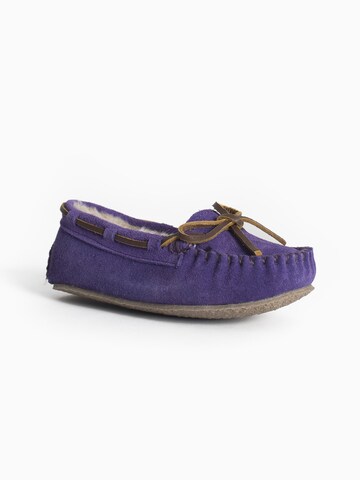 Chaussure basse 'Cassie' Minnetonka en violet