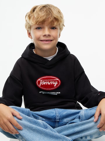 TOMMY HILFIGER Sweatshirt in Zwart: voorkant