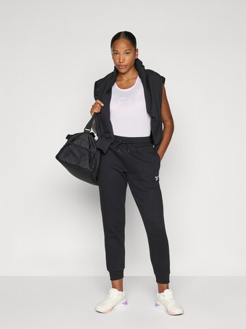 Reebok Tapered Sporthose 'Erika' in Schwarz