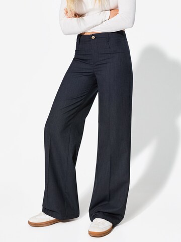 Bershka Wide Leg Hose in Blau: Vorderseite