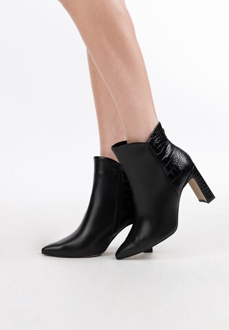 faina Ankle Boots in Black