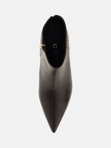 GUESS Stiefelette 'Halisa' in Braun