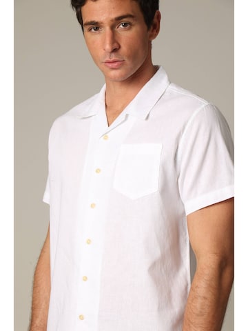 Coupe regular Chemise 'TAMPA' Deeluxe en blanc