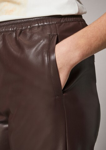 COMMA Normalny krój Spodnie w kolorze brązowy