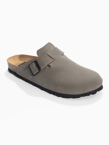 Mule 'Mook' Bayton en gris
